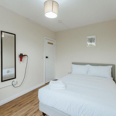 Mile End Rooms 57A ลอนดอน ภายนอก รูปภาพ