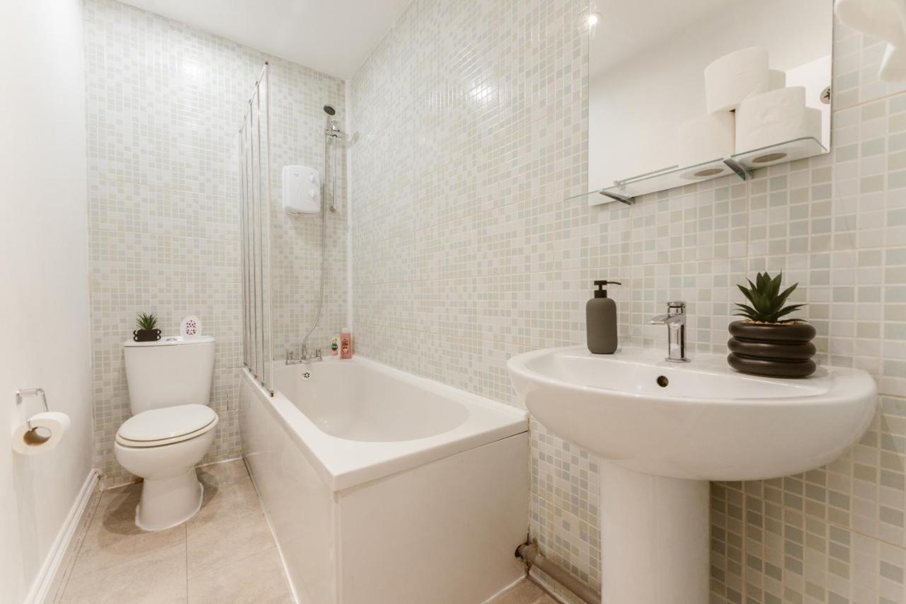 Mile End Rooms 57A ลอนดอน ภายนอก รูปภาพ