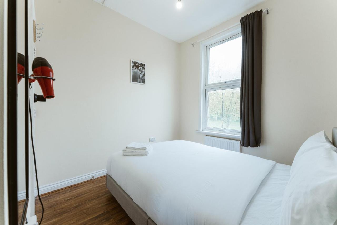 Mile End Rooms 57A ลอนดอน ภายนอก รูปภาพ